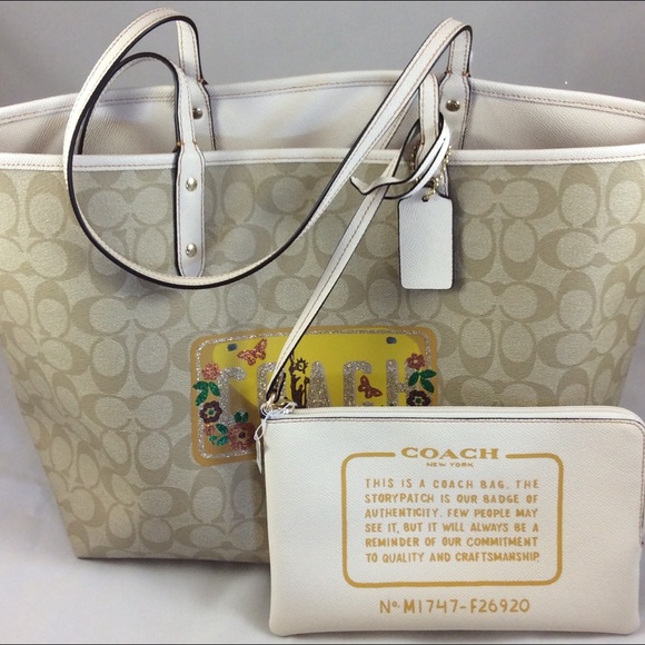 🔥1 left🔥Coach Leather-Reversible City Tote - Picture 2 of 8